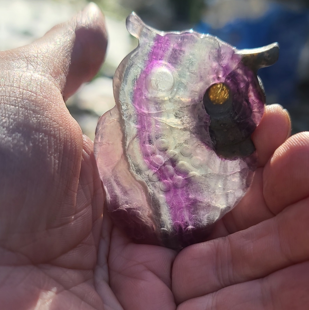 Purple fluorite owl crystal talisman - Picture 4 of 4